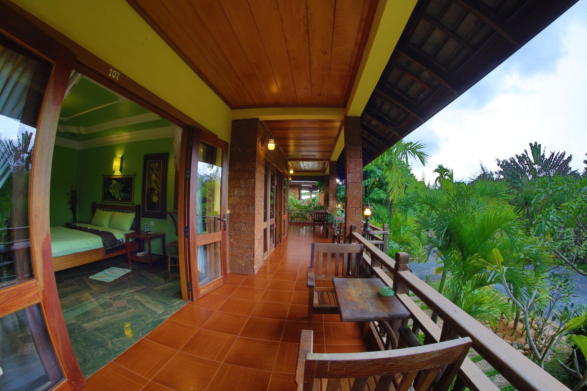 Natural Bungalows Restaurant And Bar Kampot Εξωτερικό φωτογραφία