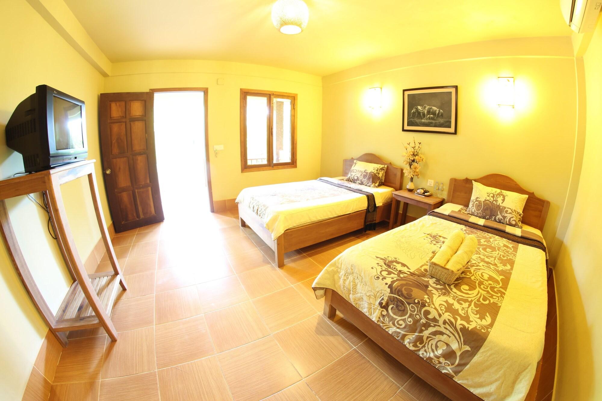 Natural Bungalows Restaurant And Bar Kampot Εξωτερικό φωτογραφία